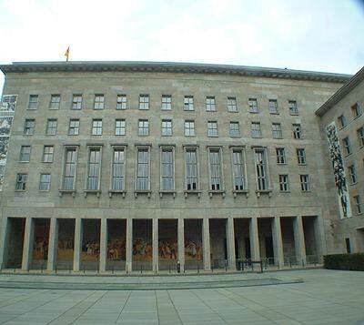 Hermann Gørings gamle 'Flyministerium' . Tegnet av Albert Speer