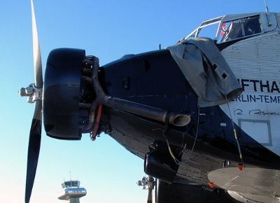 De første Junkers 52 hadde bare en motor - i snuten ... Siden kom det to til. Derfor typebetegnelsen Ju 52/3