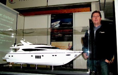 Egil Mathisen fra Johs. Lunde Yachting fristet med utleiebåter i størrelsen fra 42 til 90 fot. Prisene spurte vi ikke om !