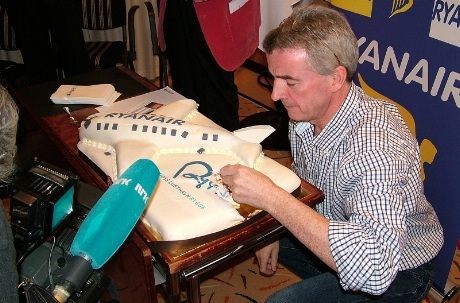 Ryanair jubilerer på Rygge med Michael O`Leary som "sjefsoppskjærer"