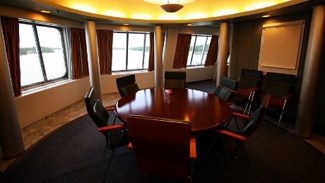 VIP-konferanserom helt fremme i skipet