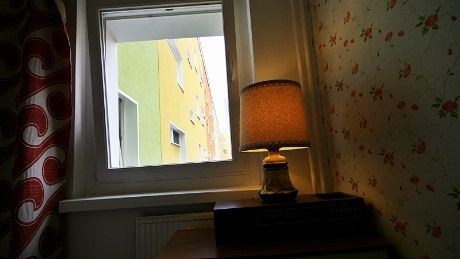 Radiomotakeen er av øst-tysk fabrikat og hadde selvfølgelig kassettspiller. CD-spillerne kom først etter at muren falt i 1989