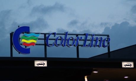Det begynte mye tidligere - allerede klokken 06.00 ble det åpnet for innsjekking ved Color Lines nye terminal på Revet utenfor Larvik