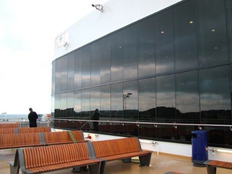Operahuset i Oslo ? Nei, det er fasaden til The Bluefins longes og barer over to dekk (nummer sju og åtte( og med 356 sitteplasser