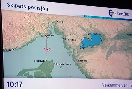 Skjermen i resepsjonen viser hvor skipet til enhver tid befinner seg
