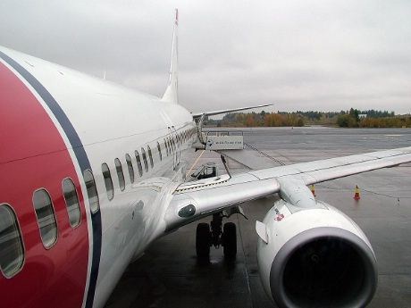 Norwegians Boeing 737-800 ved gate 28