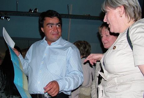 Jaime Correa fra Ads Mundo presenterer et kart over Chile - et land som er dobbelt så langt nom Norge.