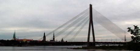Broen med kirketårnene i bakgrunnen