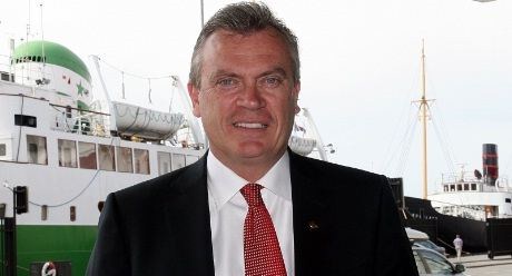 Holland America Line`s norske  toppsjef  Stein Kruse var tilbake i "gamlelandet". Han har bodd 30 år i USA, men har fortsatt norsk pass !