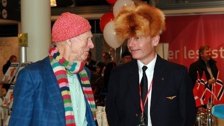 To herrer for sin "hatt". Til venstre Olav Thon og DAT-sjef Jesper Rungholm